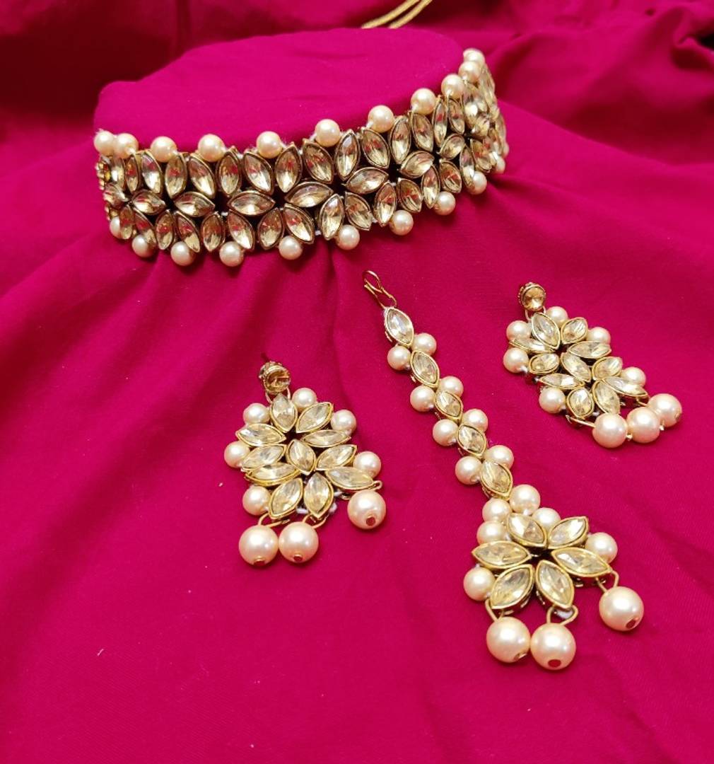 Mekkna Women's Pride Elegant Choker Necklace, Maang-Tikka with Earrings | Buy Jewellery Online from Mekkna.