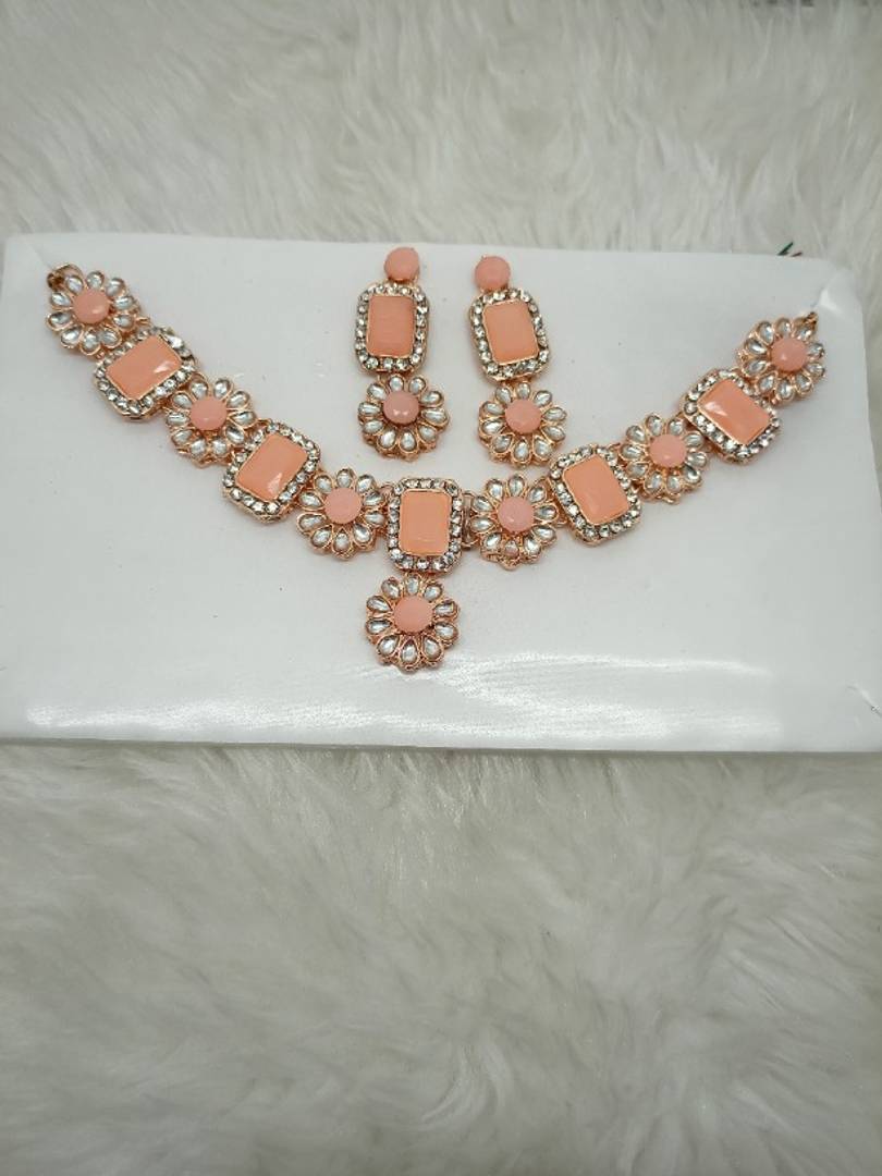 Peach colour necklace with earrings