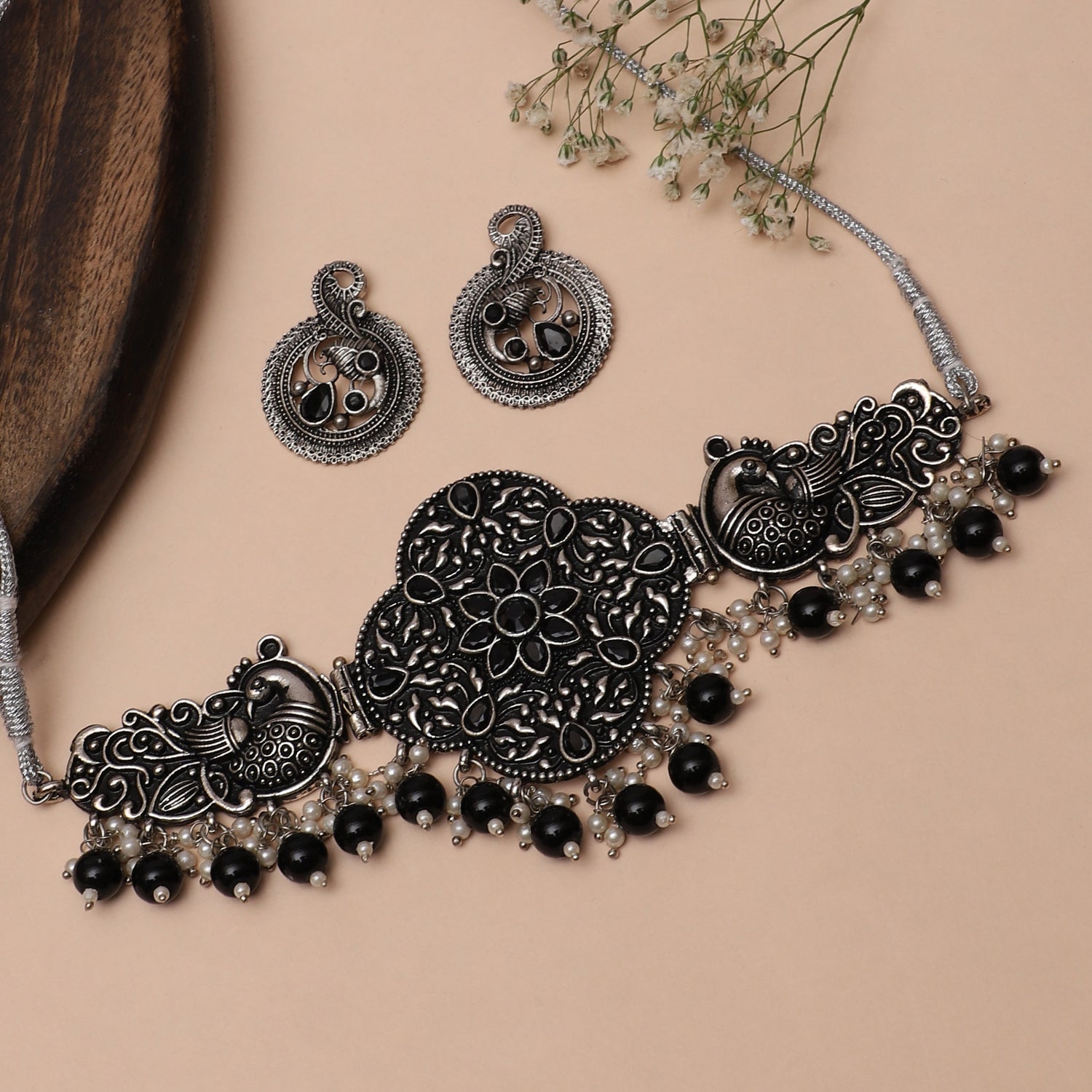 Traditional Choker Necklace with Earrings | Buy This Necklace Online from Mekkna